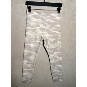 Athleta Womens Capri Style Workout Active Leggings‎ Beige Gray Camo Size Small P